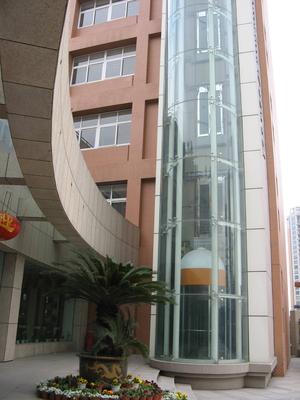商场观光电梯井