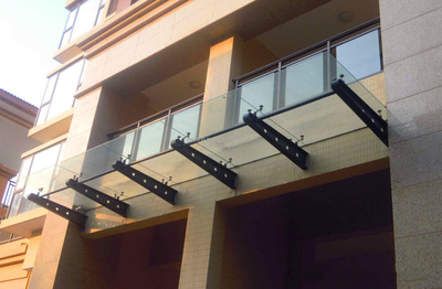 小区入口玻璃雨棚