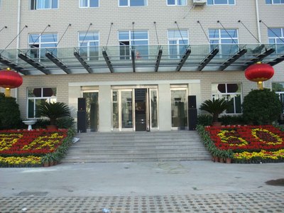 办公楼玻璃雨棚